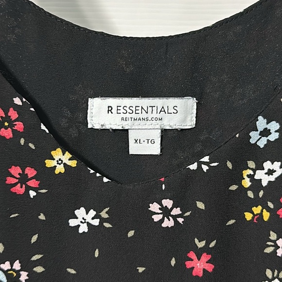 Floral sleeveless blouse - Picture 2 of 4